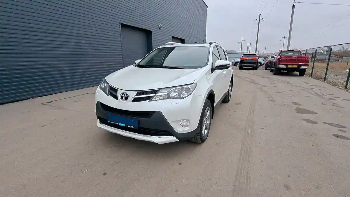 Toyota RAV4 2015 года за 9 690 000 тг. в Петропавловск