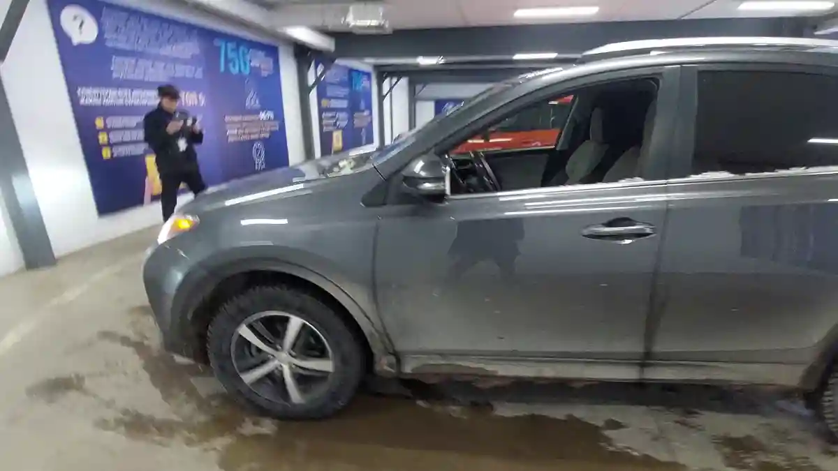 Toyota RAV4 2013 года за 9 300 000 тг. в Астана