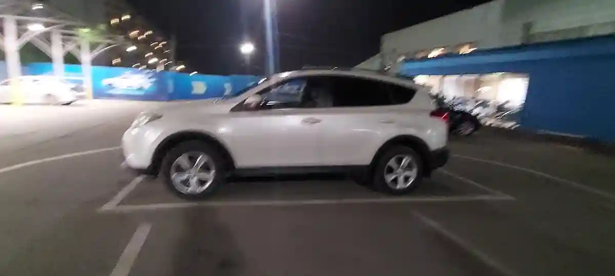 Toyota RAV4 2014 года за 11 000 000 тг. в Алматы