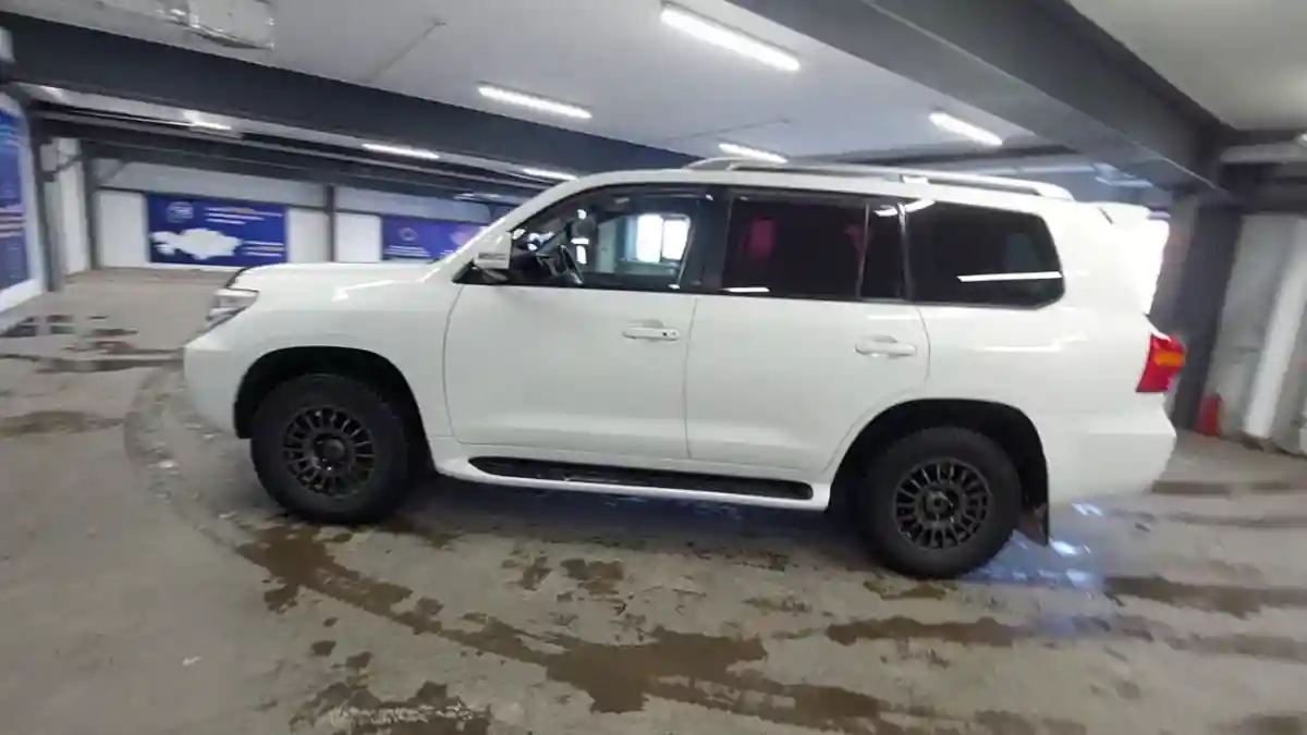 Toyota Land Cruiser 2013 года за 20 000 000 тг. в Астана