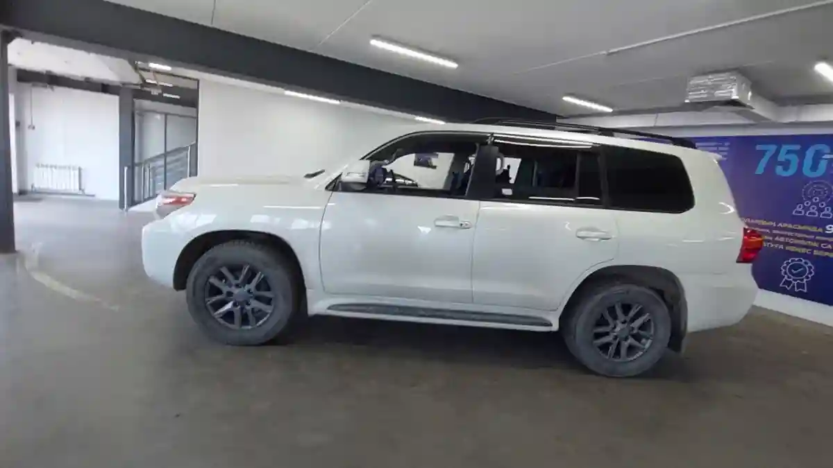 Toyota Land Cruiser 2013 года за 20 000 000 тг. в Астана