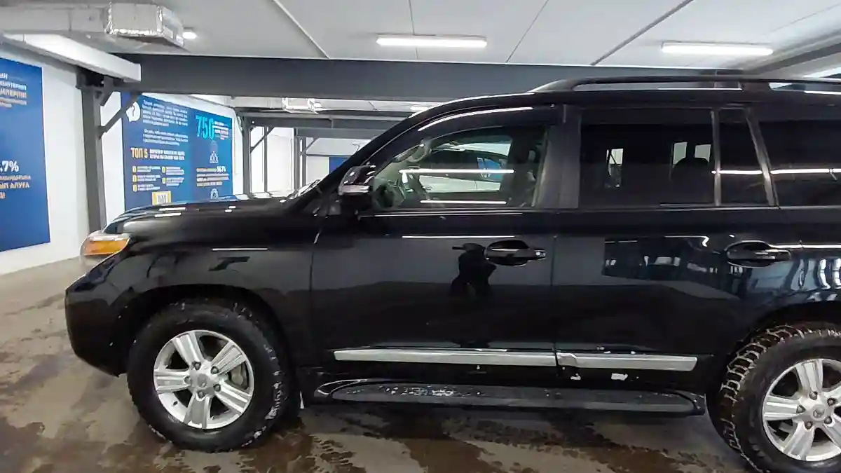 Toyota Land Cruiser 2013 года за 21 000 000 тг. в Астана