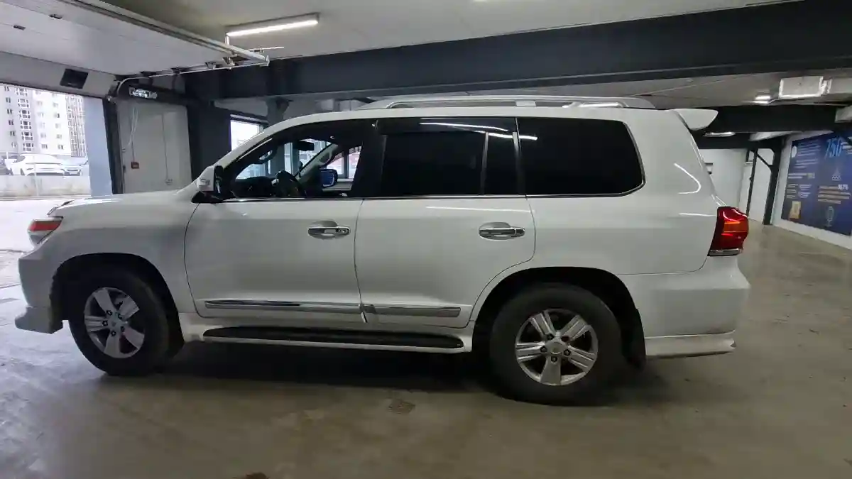 Toyota Land Cruiser 2013 года за 21 000 000 тг. в Астана