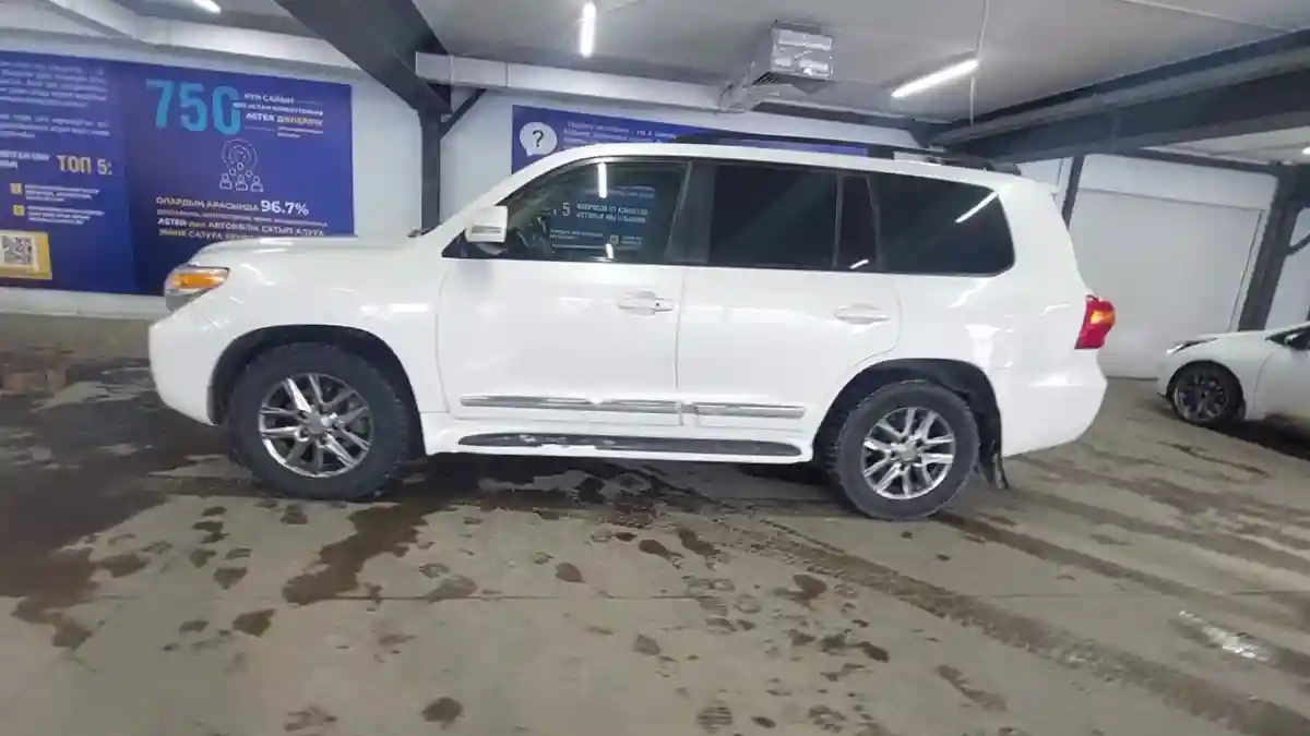 Toyota Land Cruiser 2014 года за 23 000 000 тг. в Астана