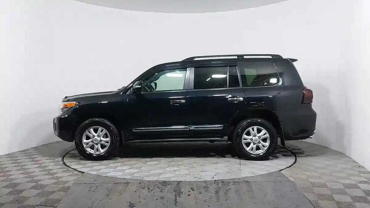 Toyota Land Cruiser 2014 года за 19 490 000 тг. в Астана