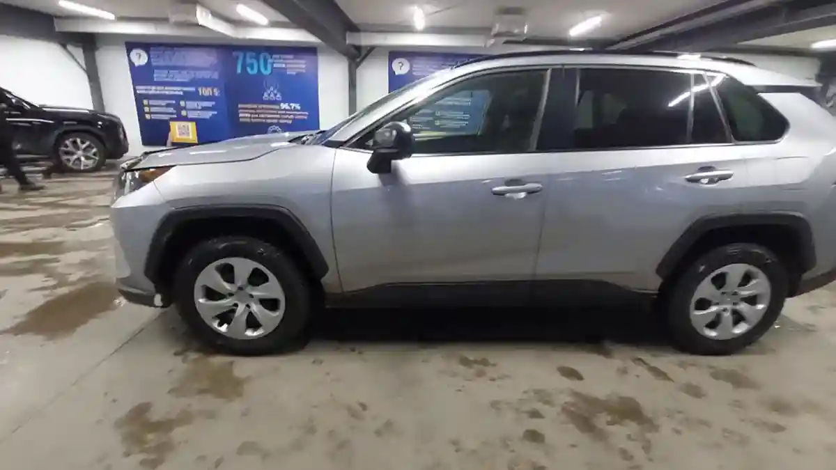 Toyota RAV4 2019 года за 14 500 000 тг. в Астана