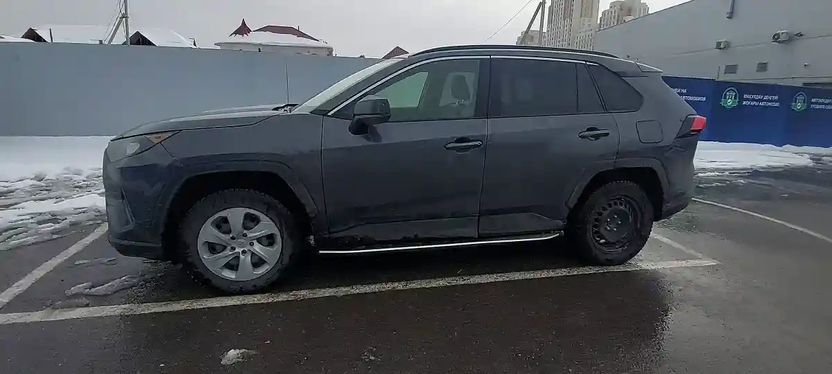 Toyota RAV4 2019 года за 10 500 000 тг. в Шымкент