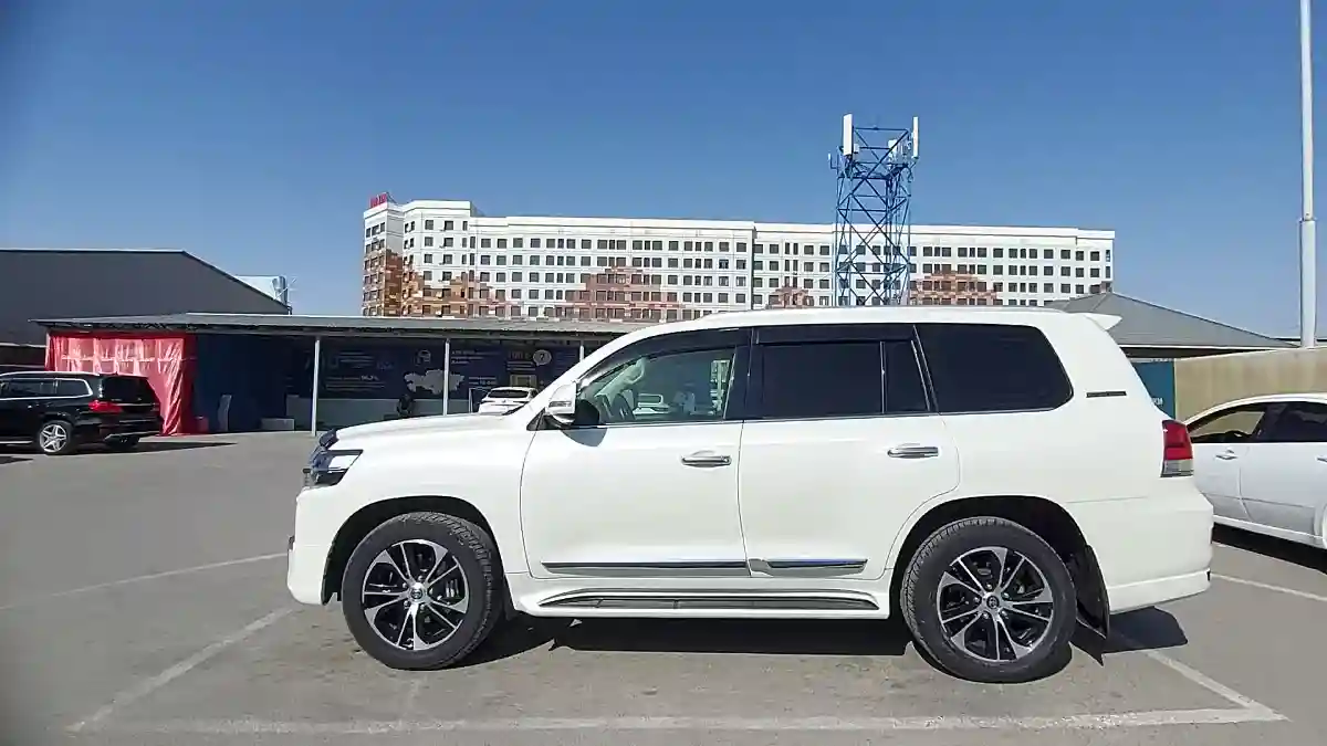 Toyota Land Cruiser 2021 года за 38 000 000 тг. в Шымкент