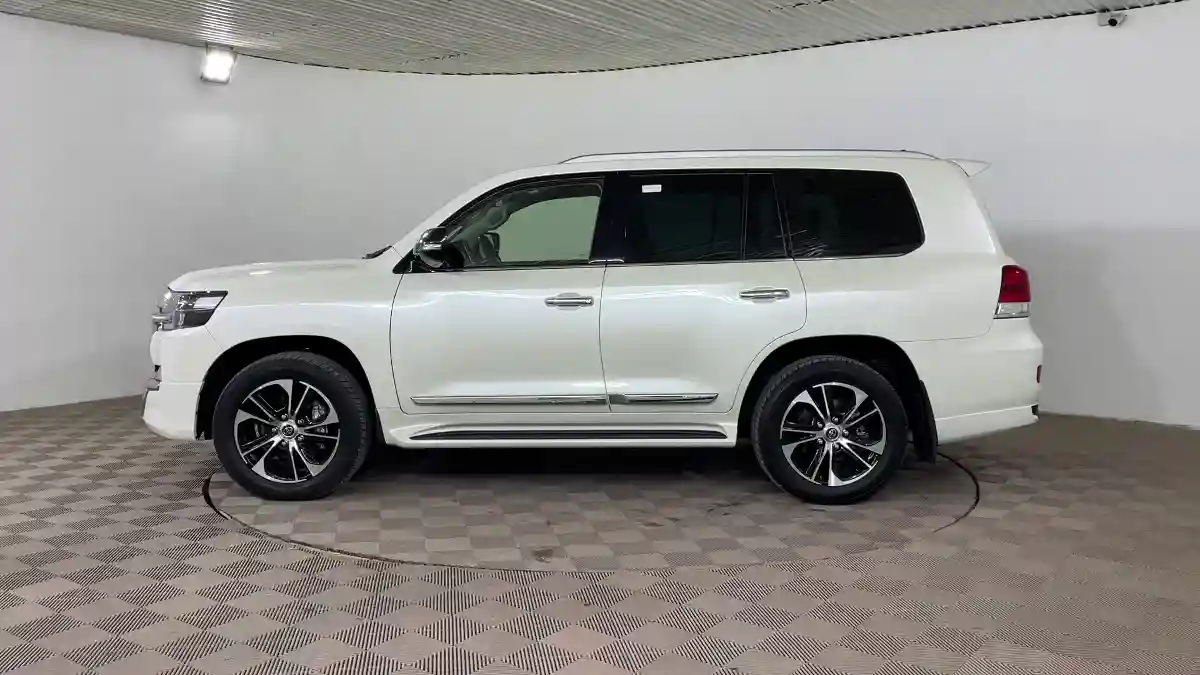 Toyota Land Cruiser 2021 года за 44 330 000 тг. в Шымкент