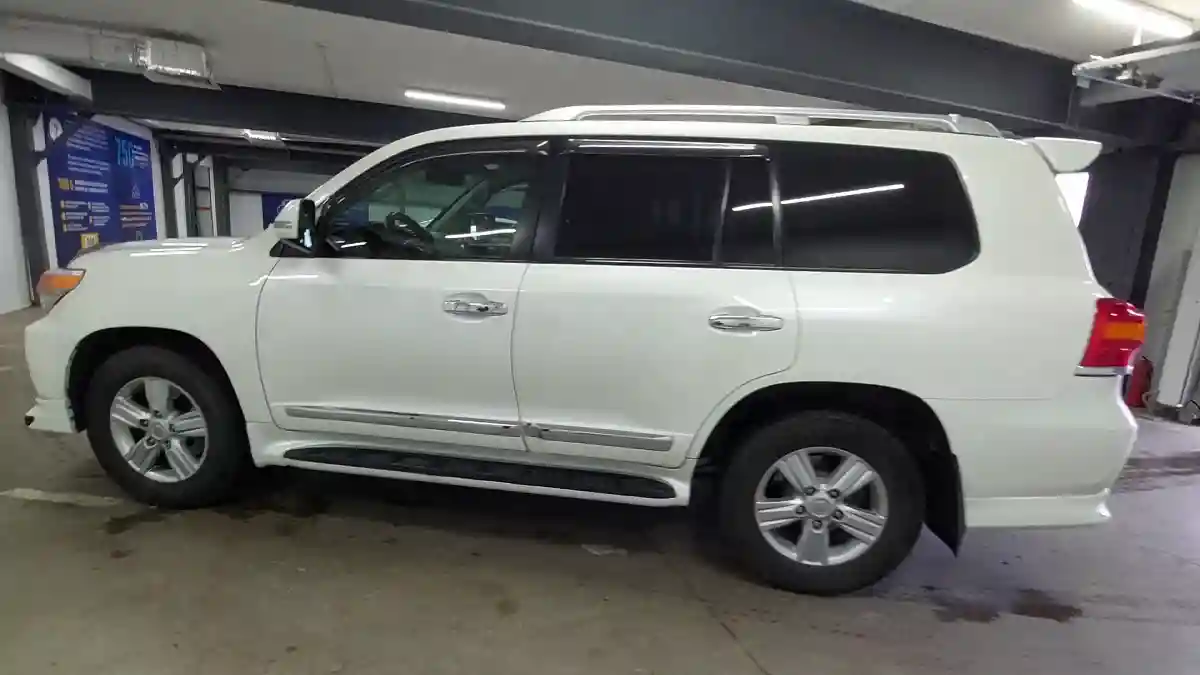 Toyota Land Cruiser 2014 года за 20 000 000 тг. в Астана