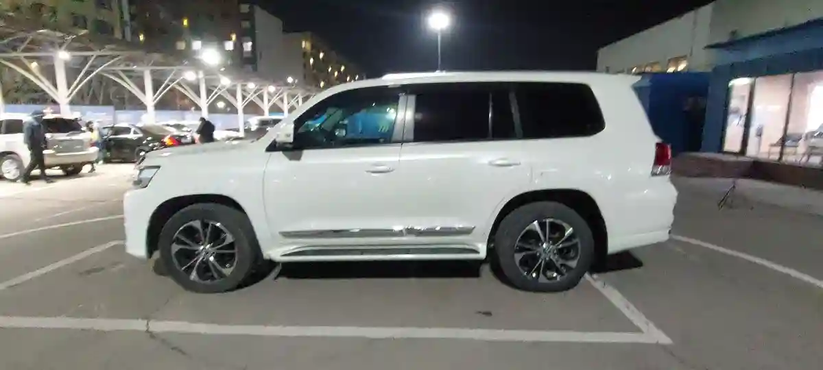 Toyota Land Cruiser 2020 года за 33 000 000 тг. в Алматы