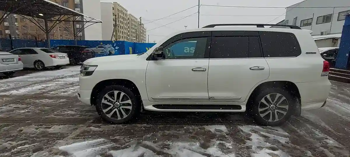 Toyota Land Cruiser 2017 года за 37 000 000 тг. в Алматы