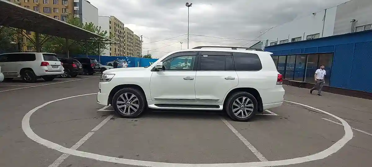 Toyota Land Cruiser 2016 года за 31 000 000 тг. в Алматы