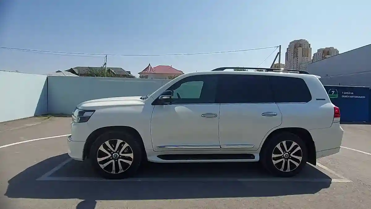 Toyota Land Cruiser 2018 года за 45 000 000 тг. в Шымкент