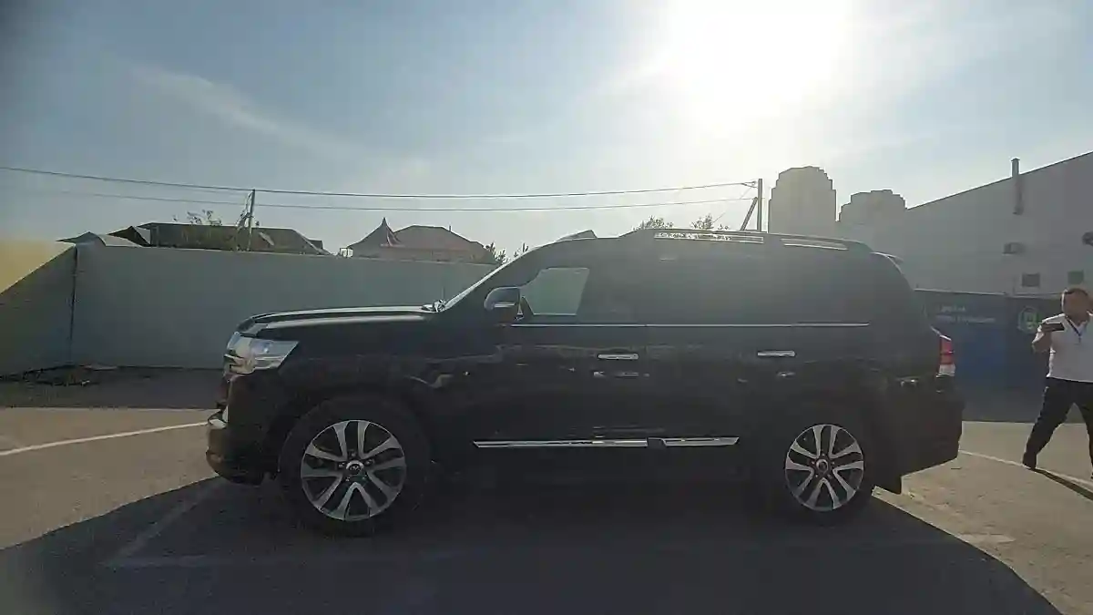 Toyota Land Cruiser 2019 года за 35 000 000 тг. в Шымкент