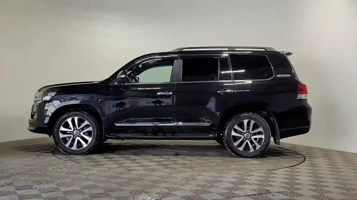 Toyota Land Cruiser 2018 года за 33 800 000 тг. в Алматы