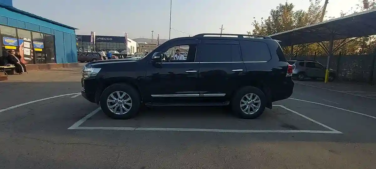 Toyota Land Cruiser 2018 года за 30 000 000 тг. в Алматы