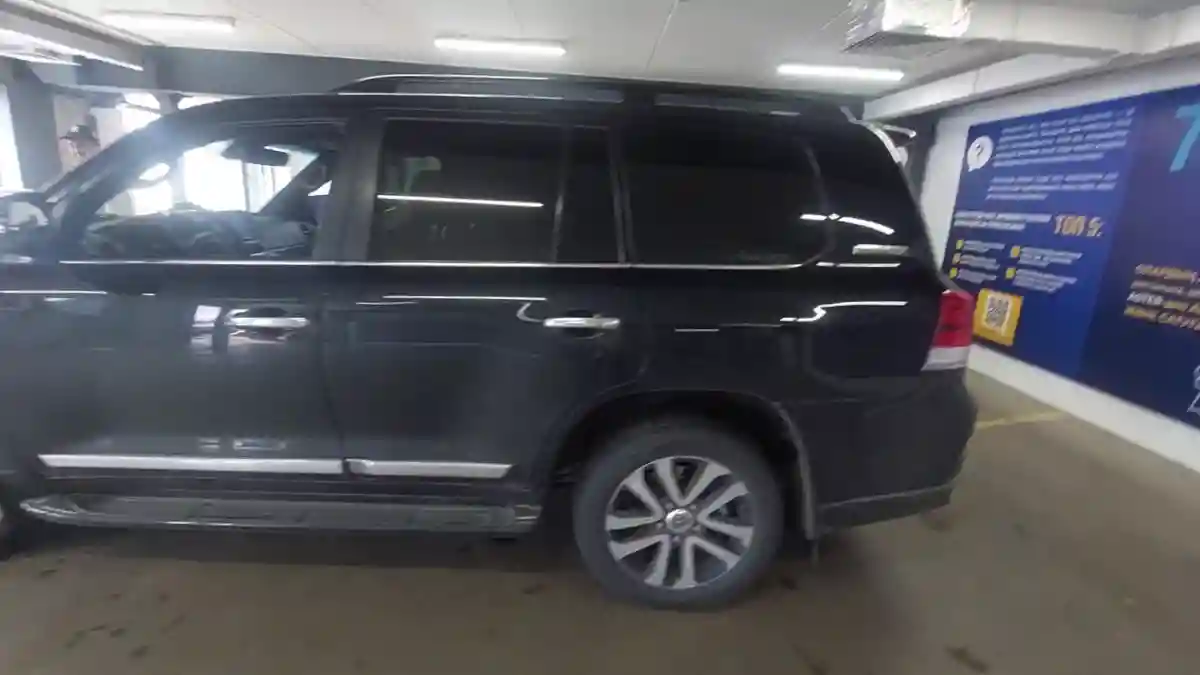 Toyota Land Cruiser 2018 года за 35 000 000 тг. в Астана