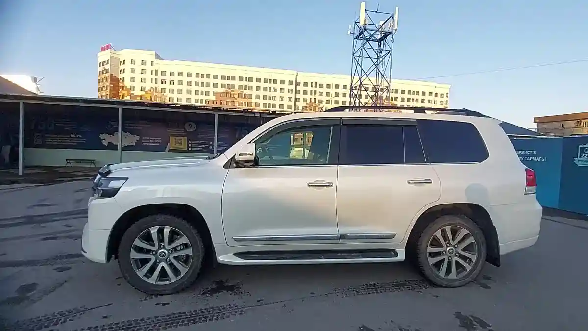 Toyota Land Cruiser 2016 года за 33 000 000 тг. в Шымкент