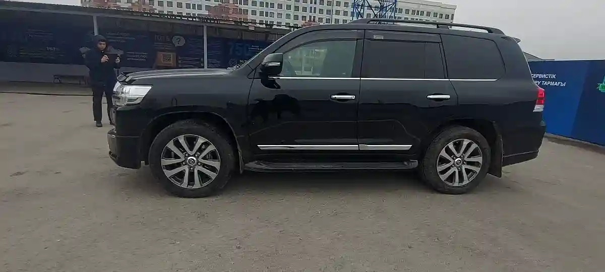 Toyota Land Cruiser 2018 года за 40 000 000 тг. в Шымкент