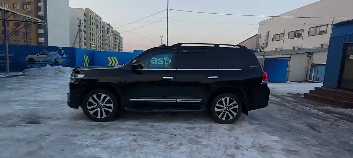 Toyota Land Cruiser 2018 года за 38 000 000 тг. в Алматы