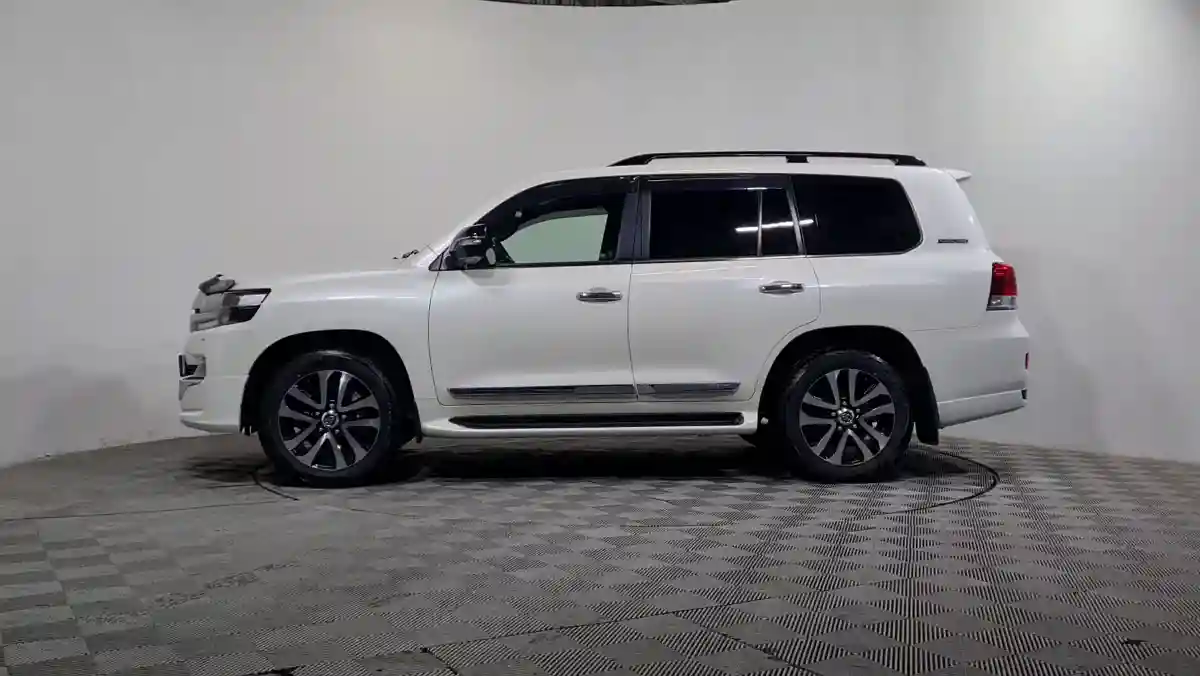 Toyota Land Cruiser 2018 года за 36 400 000 тг. в Алматы