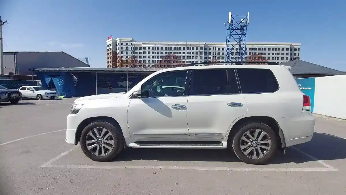 Toyota Land Cruiser 2017 года за 34 500 000 тг. в Шымкент