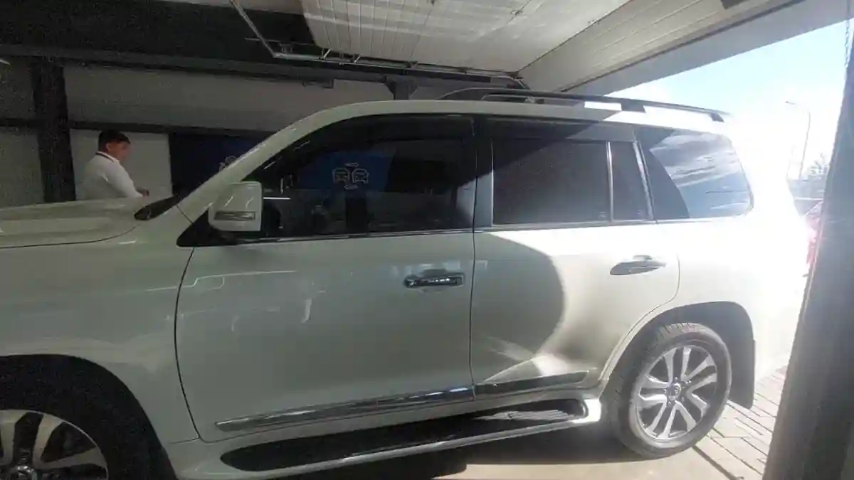 Toyota Land Cruiser 2016 года за 35 000 000 тг. в Астана