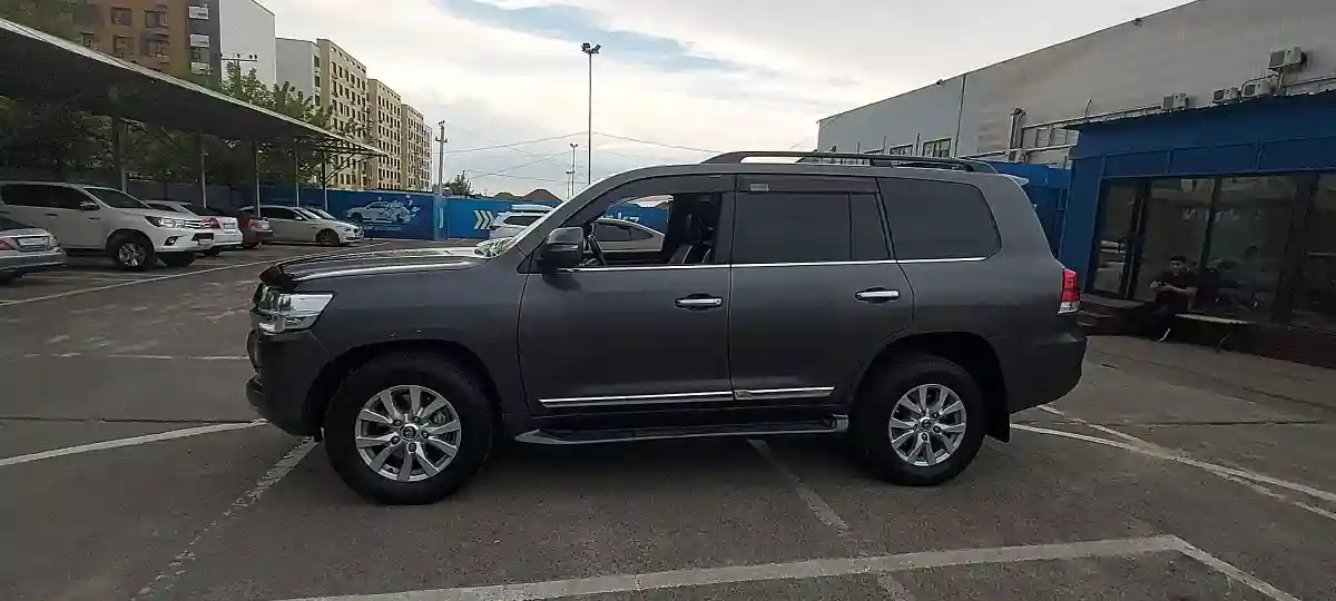 Toyota Land Cruiser 2020 года за 40 000 000 тг. в Алматы