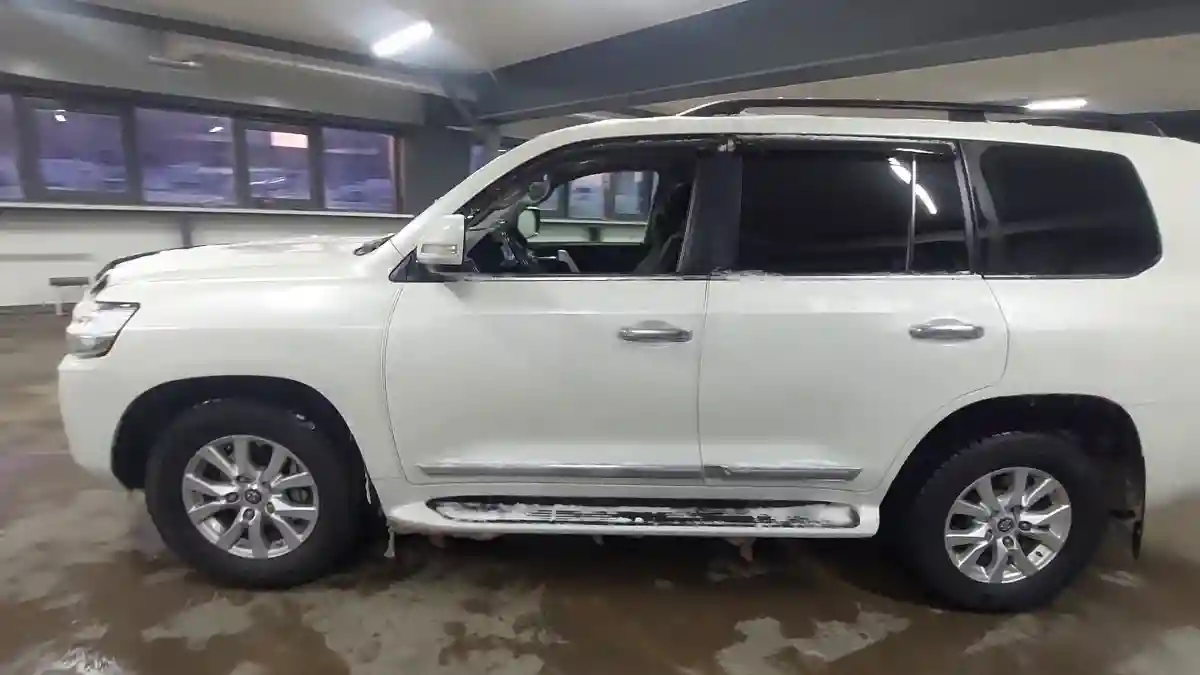 Toyota Land Cruiser 2019 года за 39 000 000 тг. в Астана