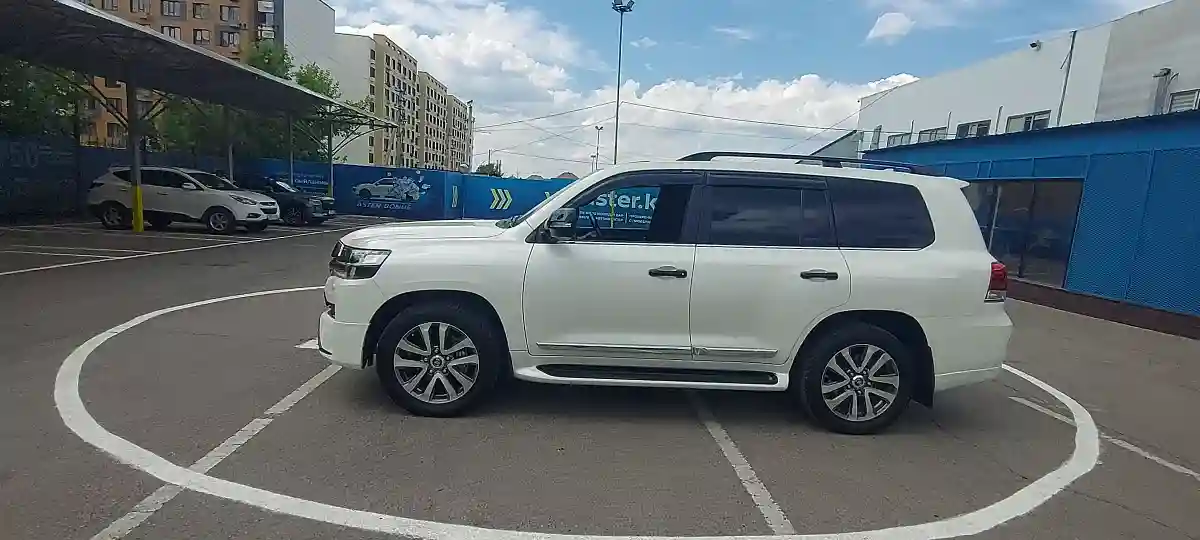 Toyota Land Cruiser 2017 года за 31 000 000 тг. в Алматы