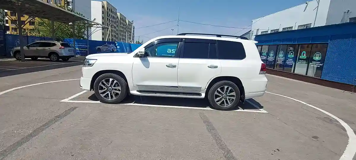 Toyota Land Cruiser 2017 года за 36 000 000 тг. в Алматы