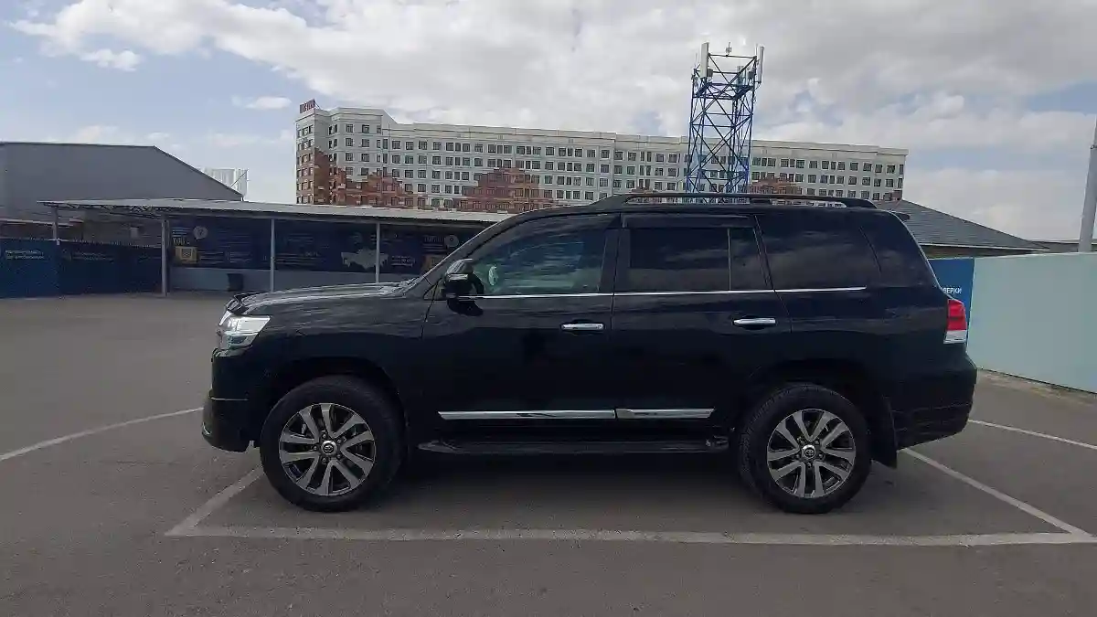 Toyota Land Cruiser 2018 года за 40 000 000 тг. в Шымкент