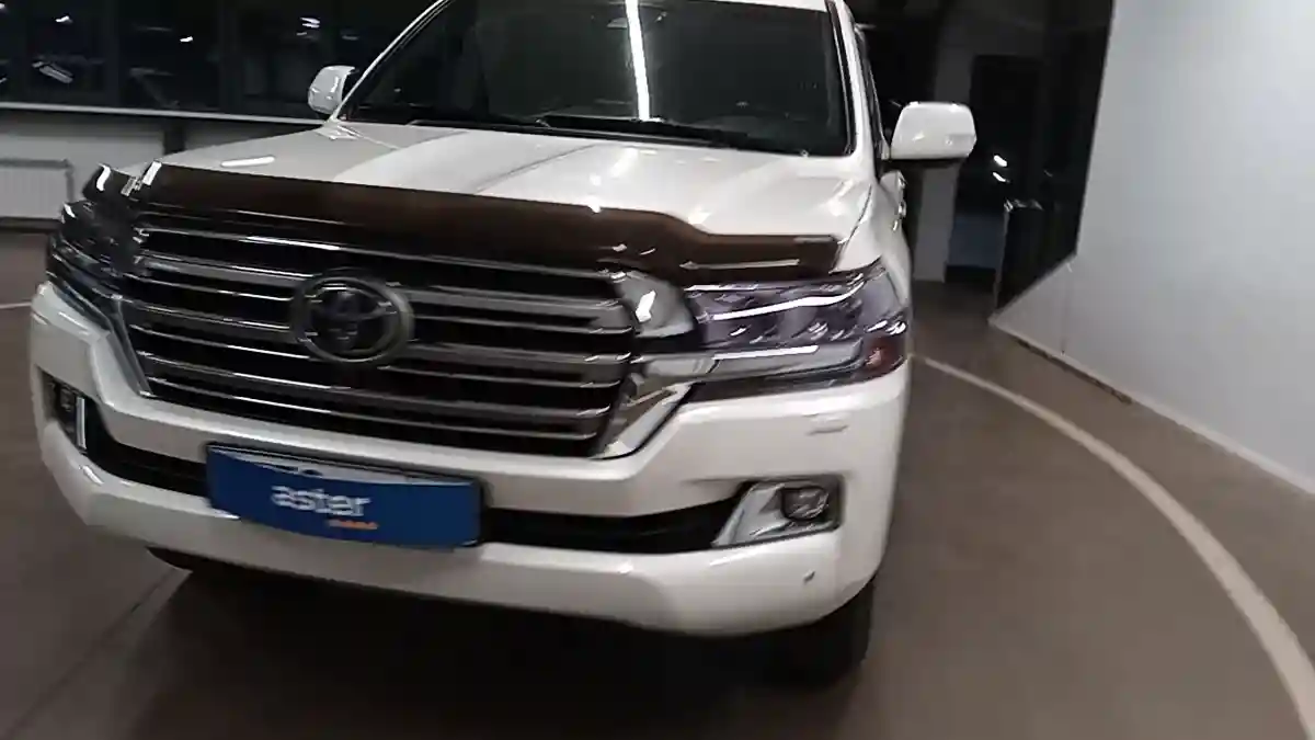Toyota Land Cruiser 2019 года за 32 000 000 тг. в Астана