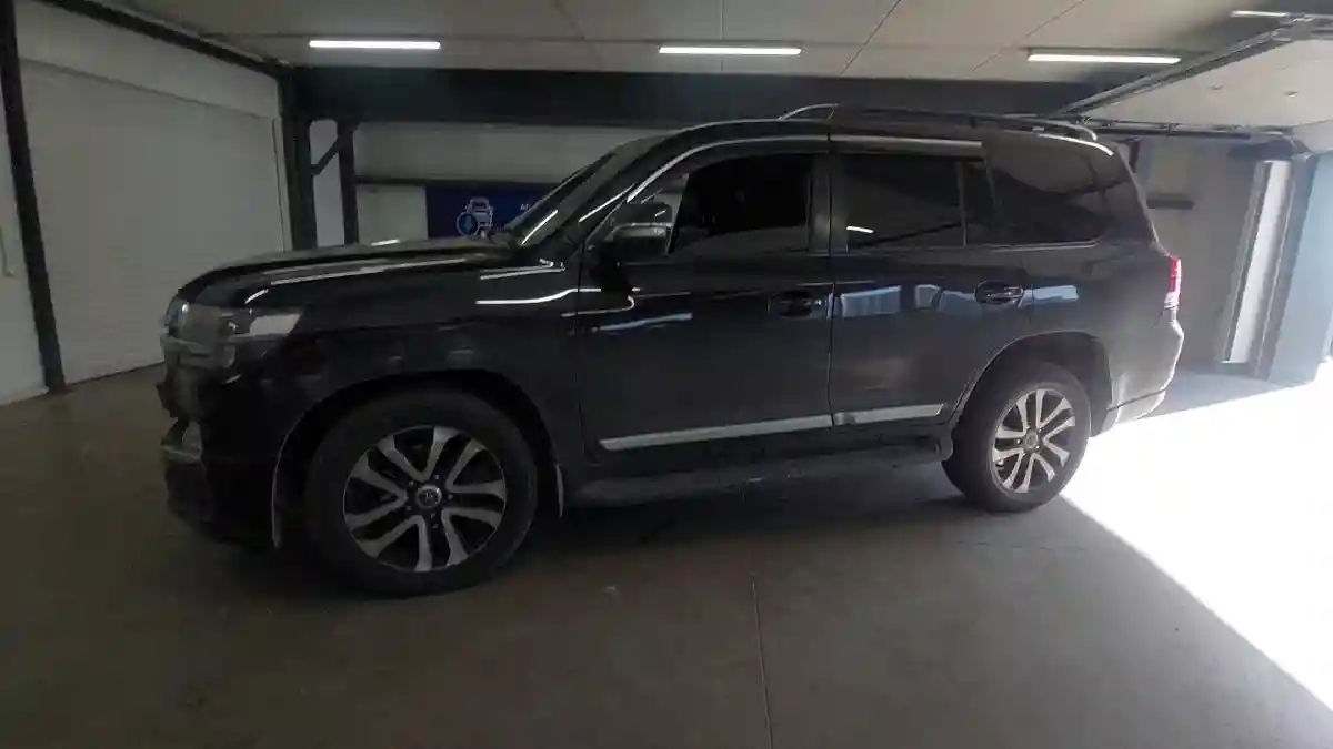 Toyota Land Cruiser 2013 года за 21 000 000 тг. в Астана