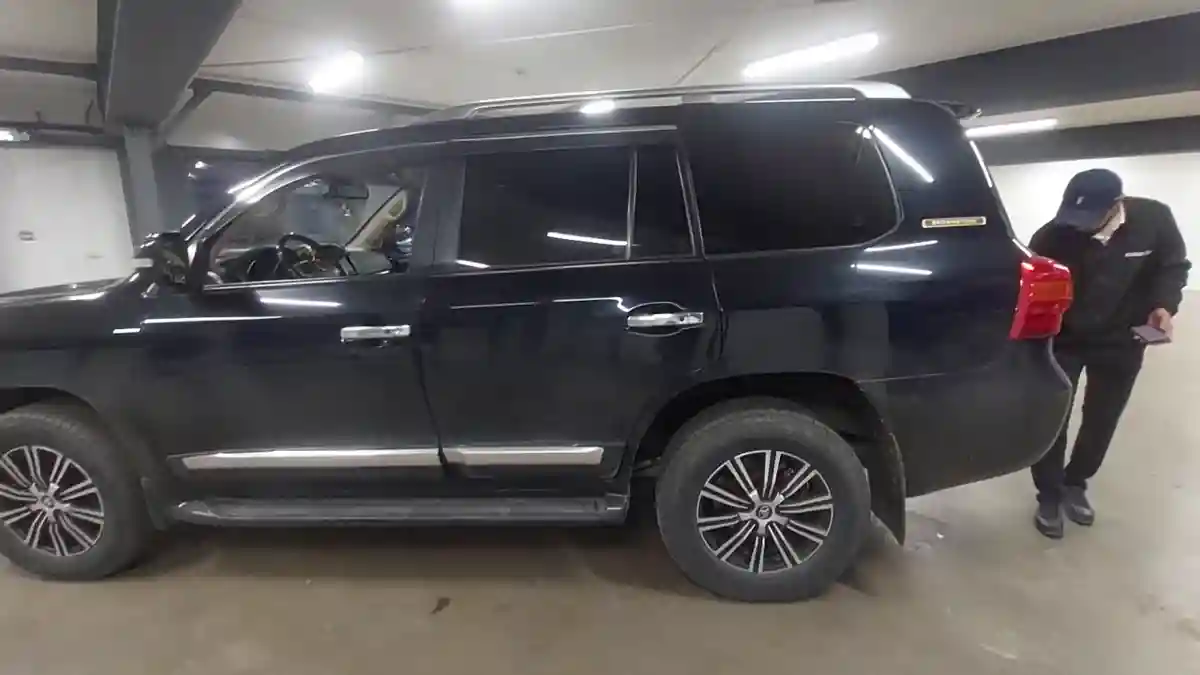 Toyota Land Cruiser 2015 года за 27 000 000 тг. в Астана
