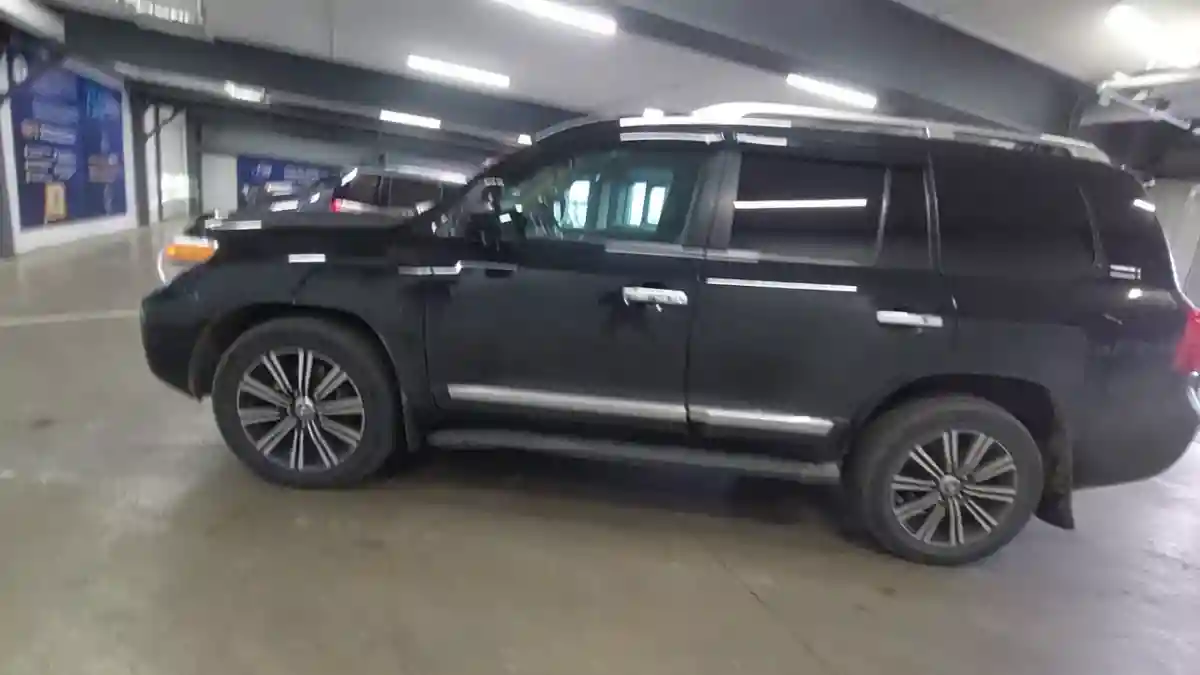 Toyota Land Cruiser 2014 года за 25 000 000 тг. в Астана