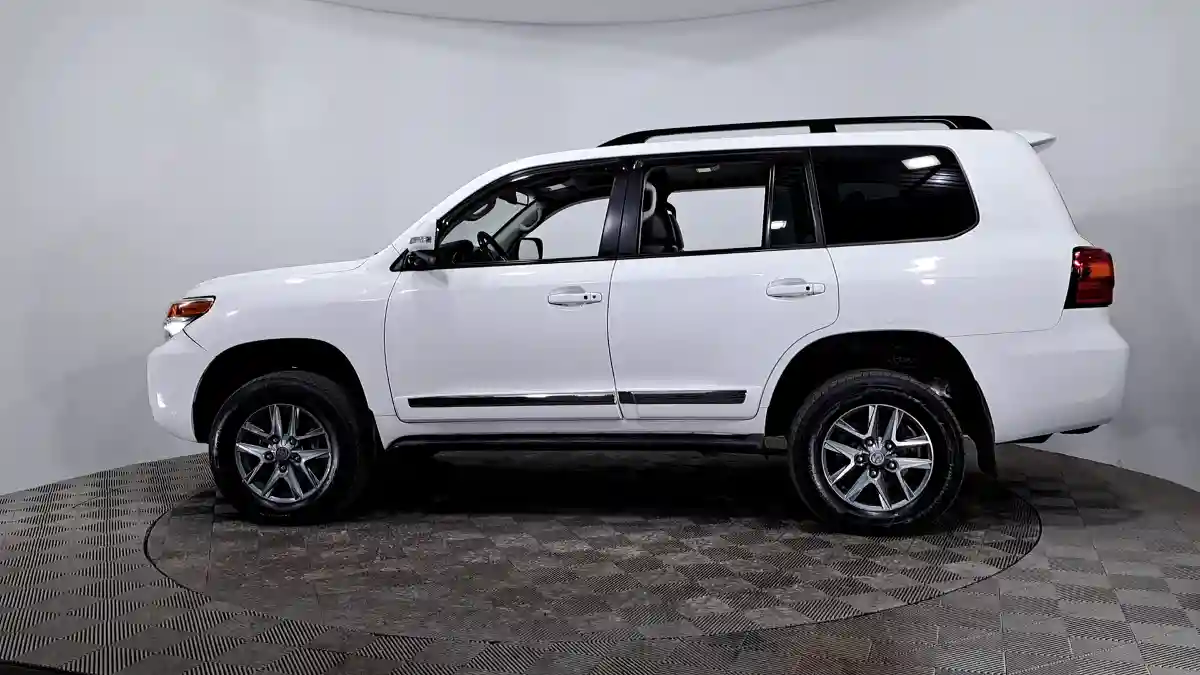 Toyota Land Cruiser 2012 года за 20 390 000 тг. в Астана