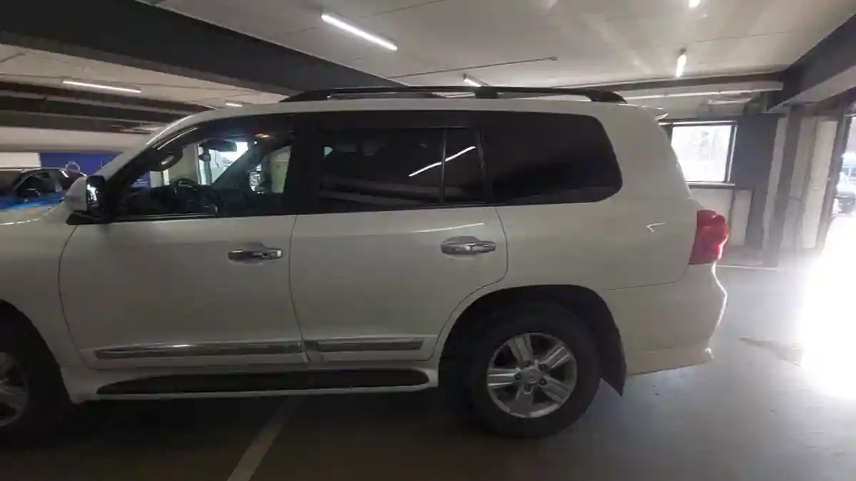Toyota Land Cruiser 2014 года за 23 490 000 тг. в Астана