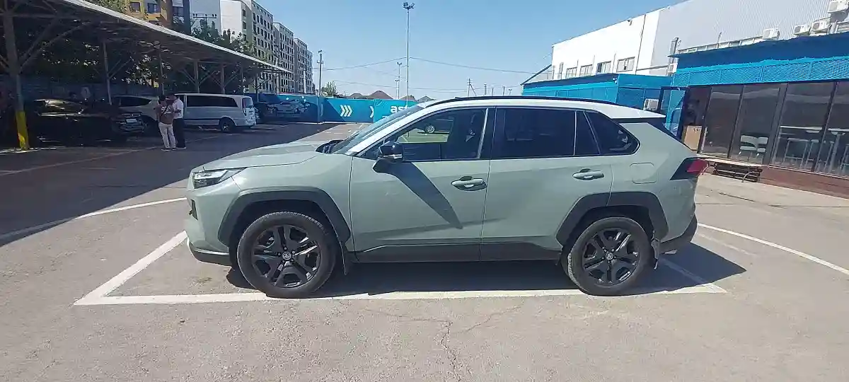 Toyota RAV4 2022 года за 21 000 000 тг. в Алматы