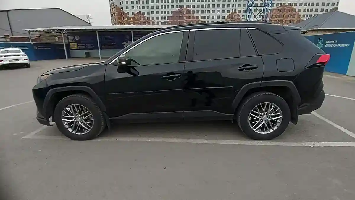 Toyota RAV4 2021 года за 15 000 000 тг. в Шымкент