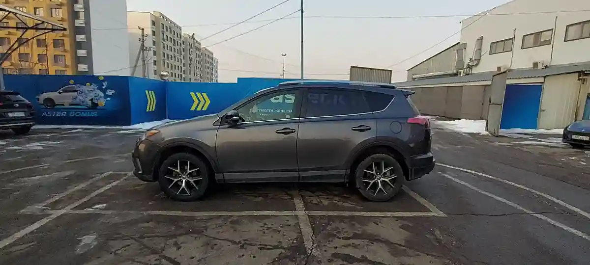 Toyota RAV4 2015 года за 11 000 000 тг. в Алматы