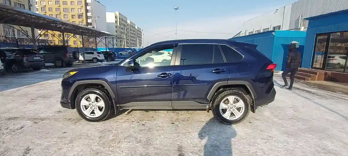 Toyota RAV4 2020 года за 13 500 000 тг. в Алматы