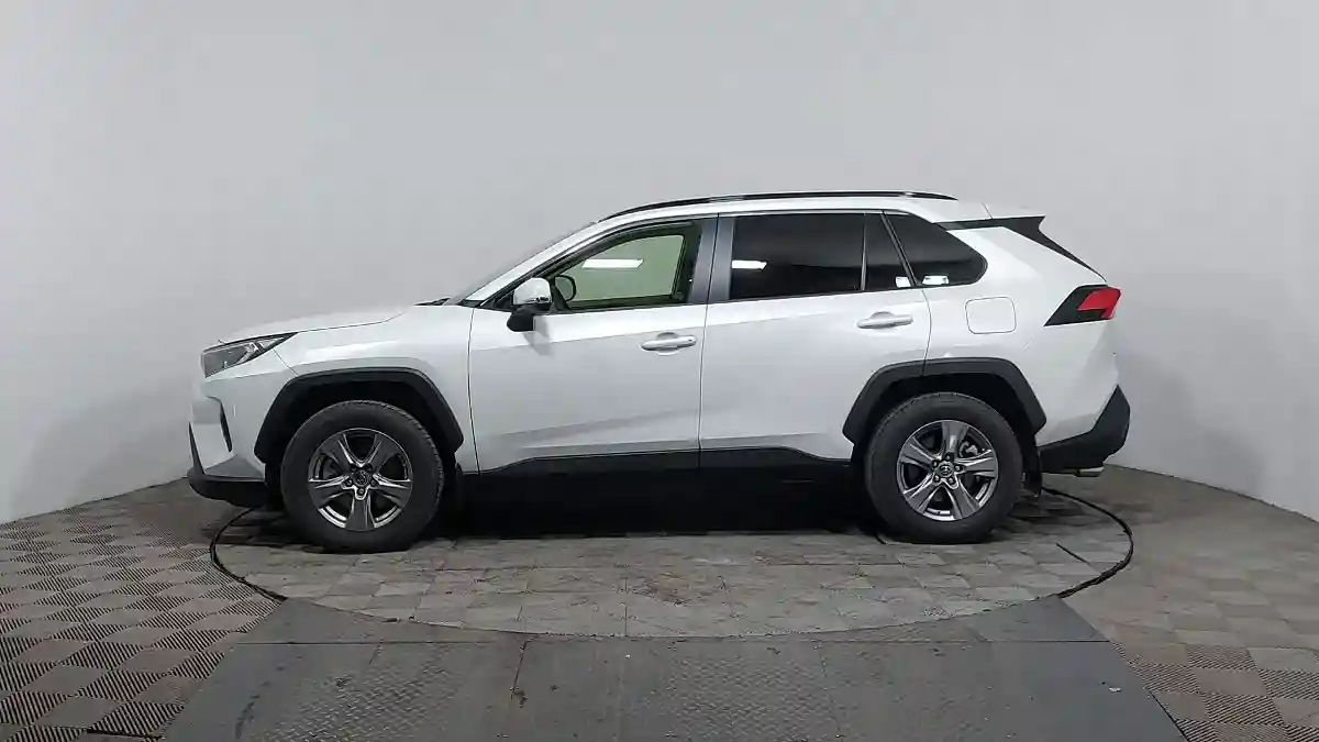 Toyota RAV4 2022 года за 17 900 000 тг. в Астана