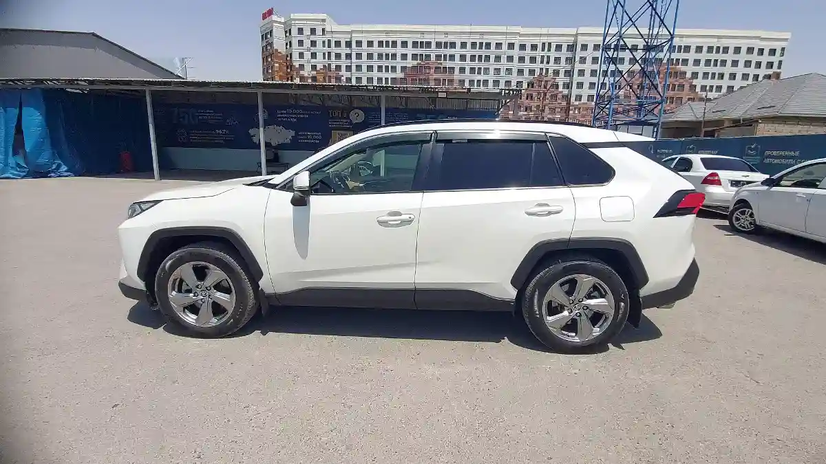 Toyota RAV4 2021 года за 16 000 000 тг. в Шымкент