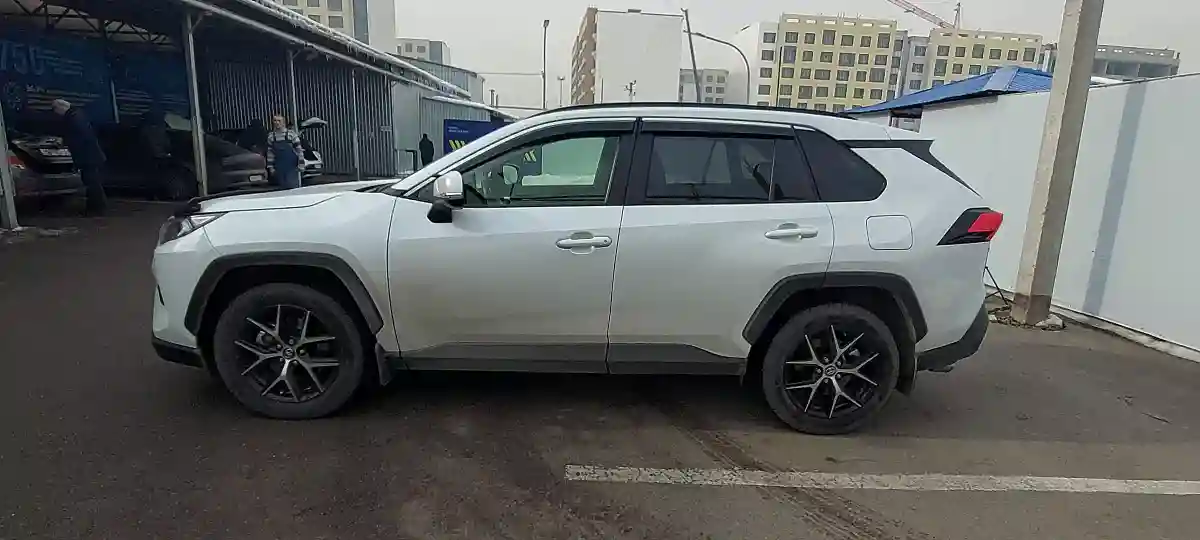 Toyota RAV4 2022 года за 18 200 000 тг. в Алматы