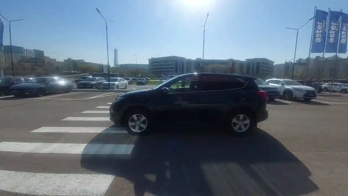Toyota RAV4 2014 года за 10 290 000 тг. в Астана