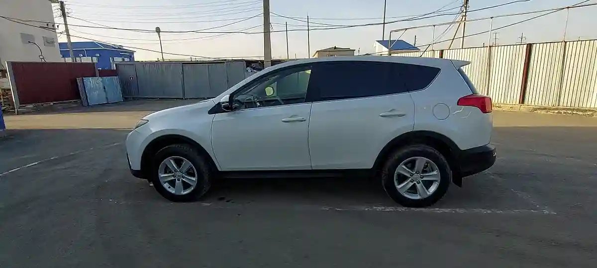 Toyota RAV4 2014 года за 8 990 000 тг. в Атырау