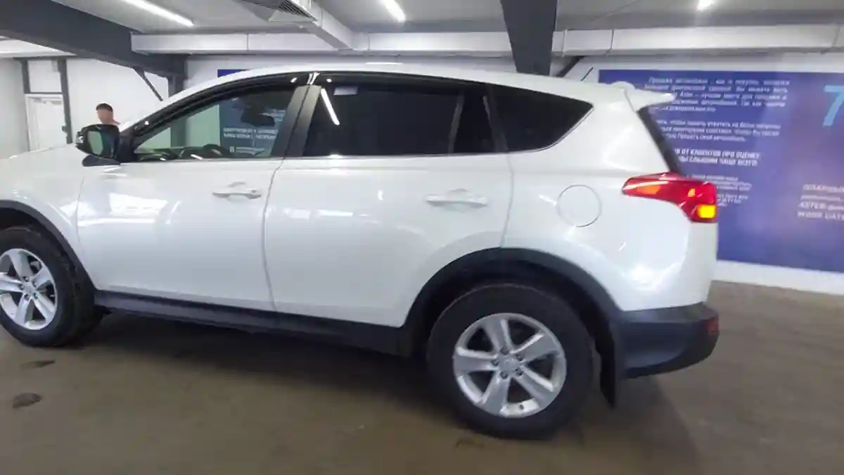 Toyota RAV4 2014 года за 10 000 000 тг. в Астана