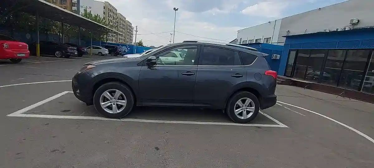 Toyota RAV4 2013 года за 9 500 000 тг. в Алматы